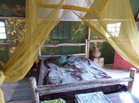 6) Himmelbett im Zelt
