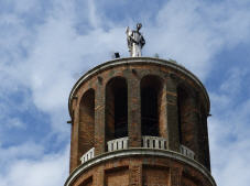  Figur auf dem Glockenturm
